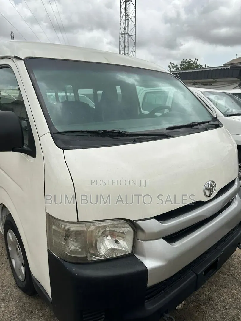 Toyota HiAce 2016 White