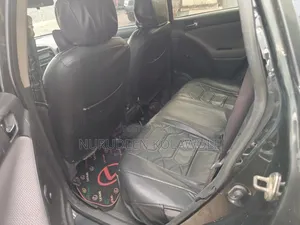 Toyota Matrix Hatchback FWD (1.8L 4cyl 5M) 2005 Black 