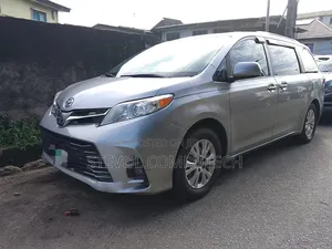 Toyota Sienna 2017 Beige