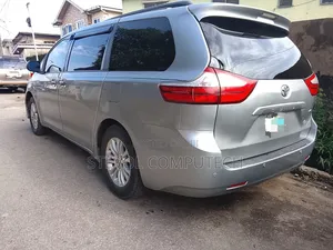 Toyota Sienna 2017 Beige