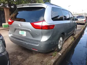 Toyota Sienna 2017 Beige