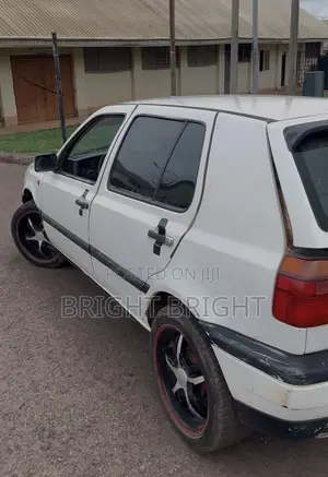 Volkswagen Golf 2000 White