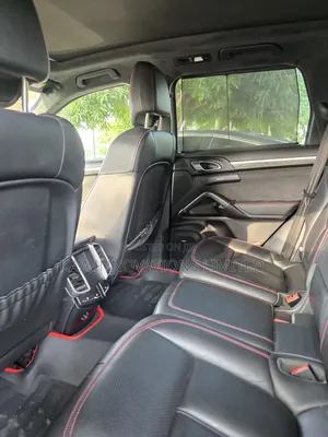 Porsche Cayenne GTS AWD 2016 Black