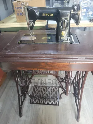 Singer 215 G Antique Machine