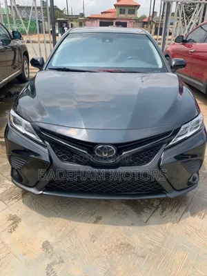 Toyota Camry SE FWD (2.5L 4cyl 8AM) 2018 Black