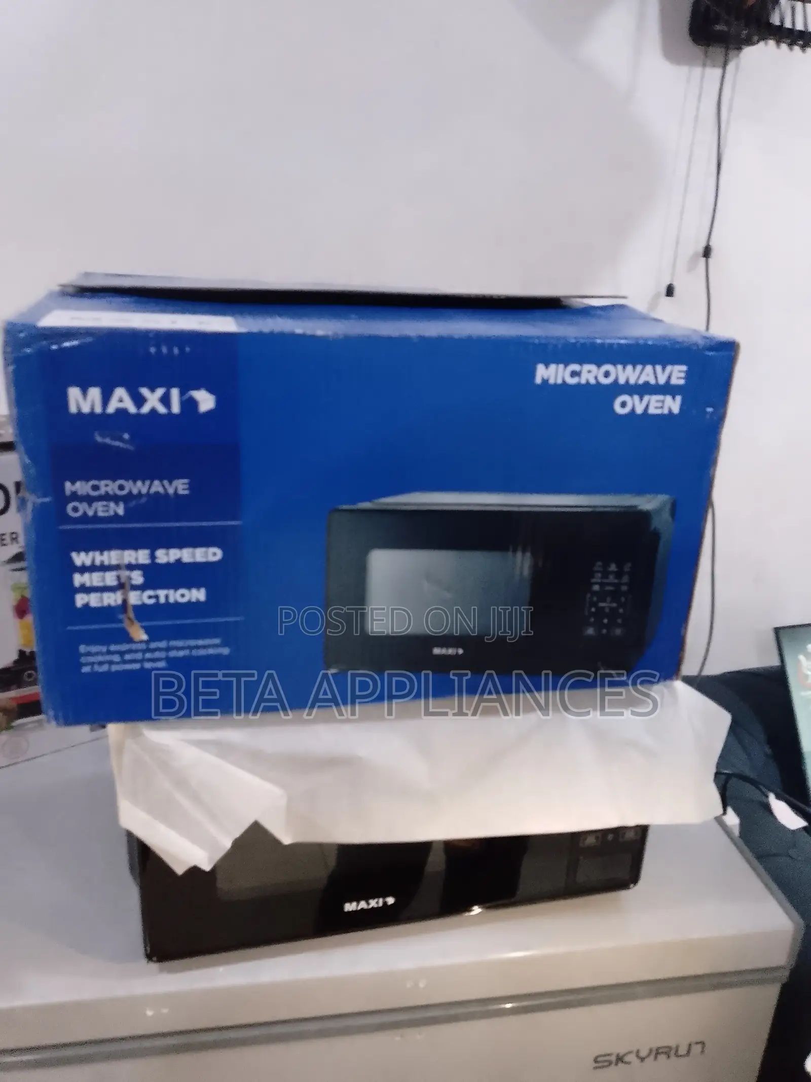 Maxi Microwave – Compact Appliance, Big Performance