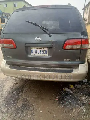 Toyota Sienna 2002 Green
