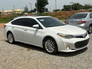 Toyota Avalon XLE Touring Sedan FWD (3.5L 6cyl 6A) 2013 White