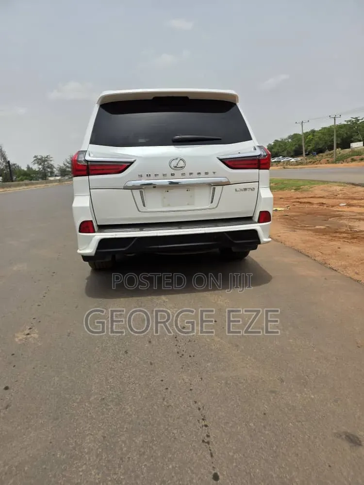 Lexus LX 2018 White