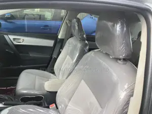 Toyota Corolla LE 4dr Sedan (1.8L 4cyl CVT) 2014 Silver