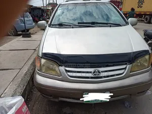 Toyota Sienna XLE 2002 Gold