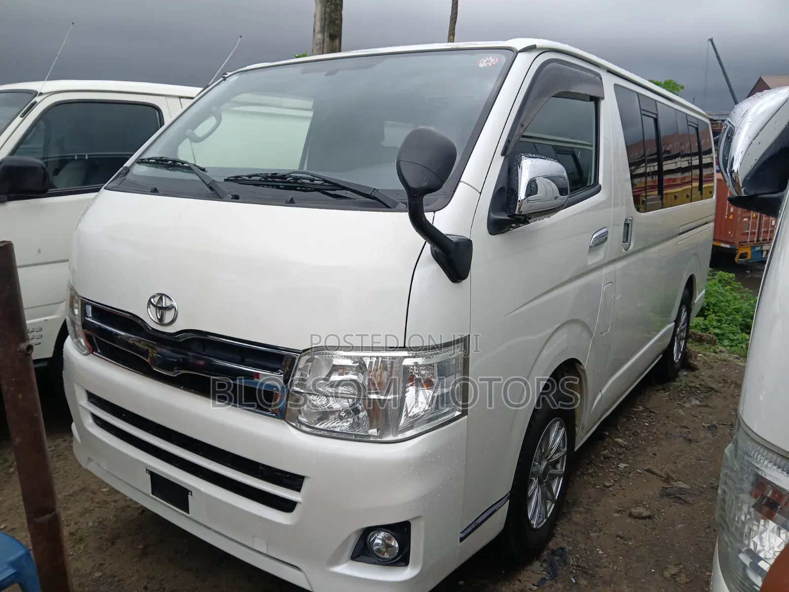 Toyota HiAce 2013 White