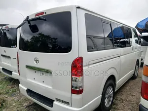 Toyota HiAce 2013 White