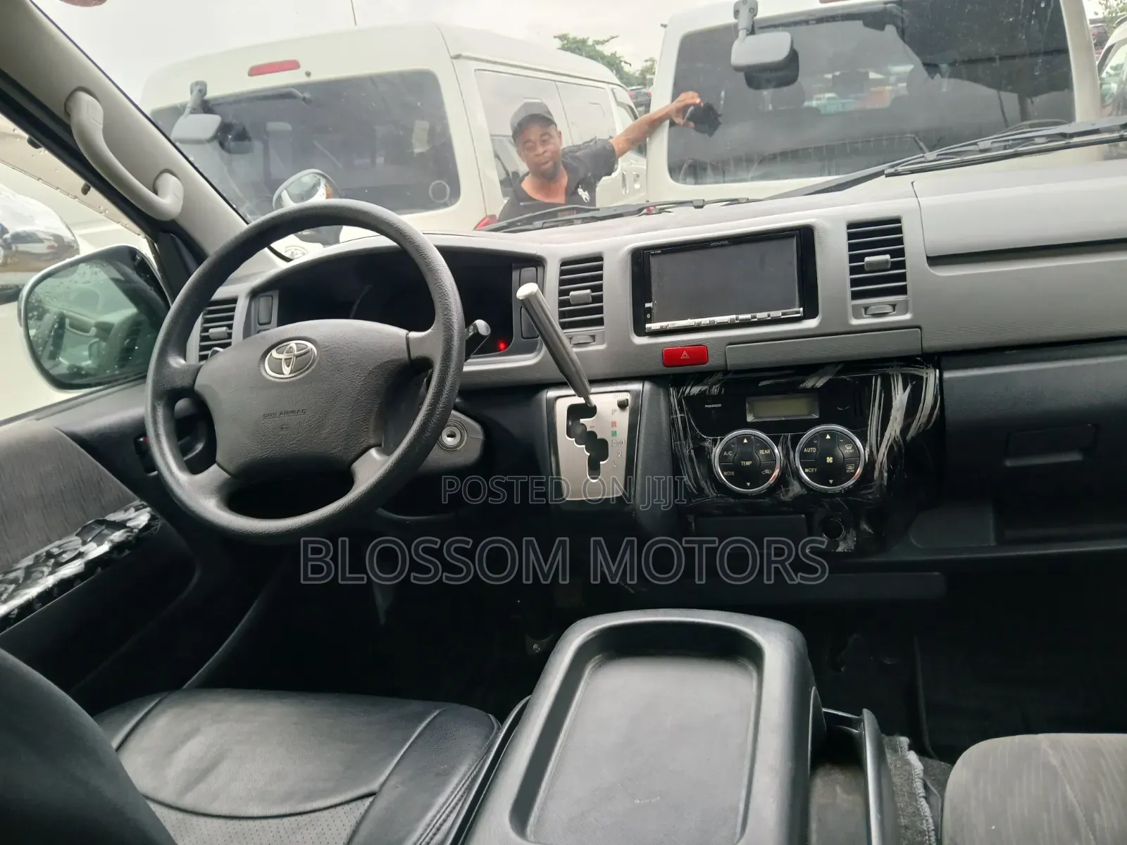 Toyota HiAce 2013 White