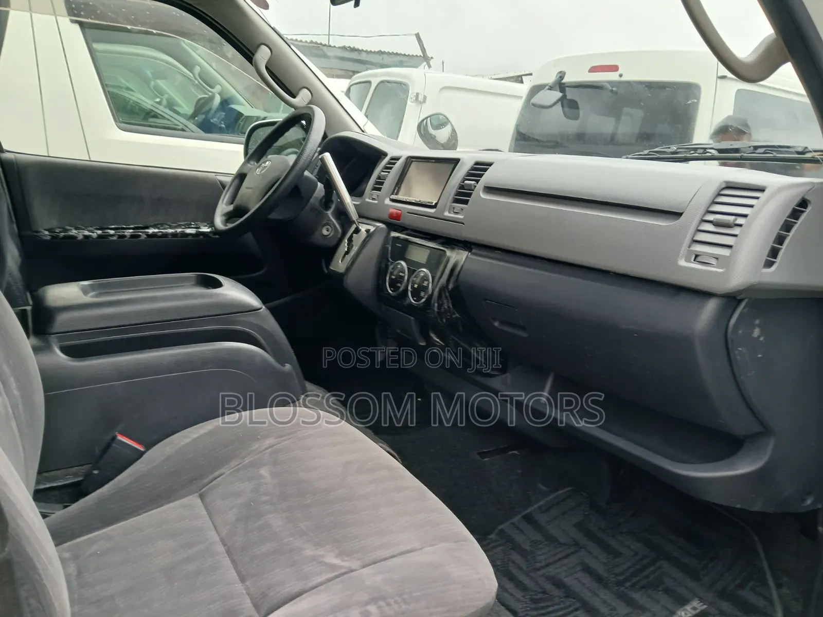 Toyota HiAce 2013 White