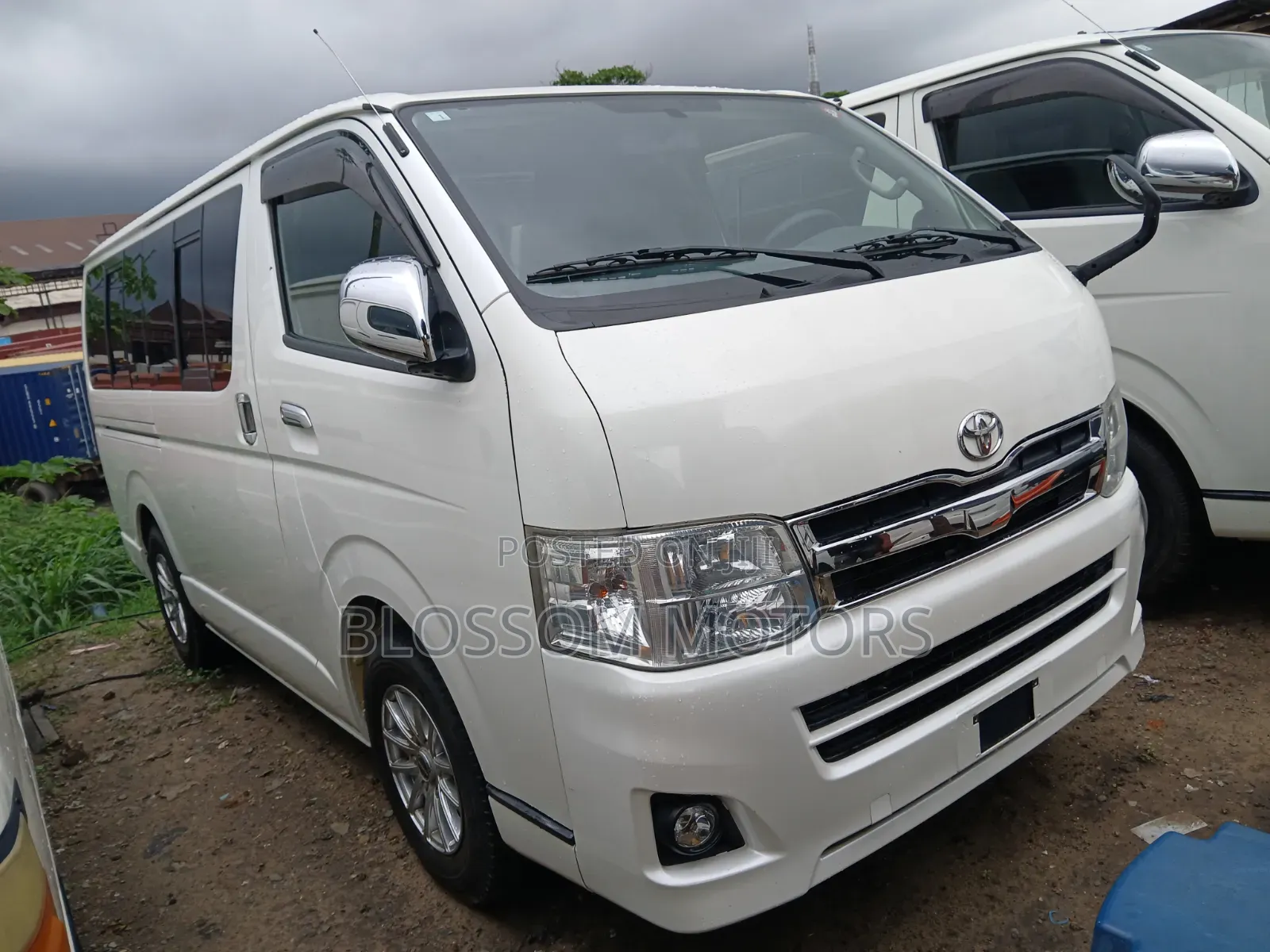 Toyota HiAce 2013 White