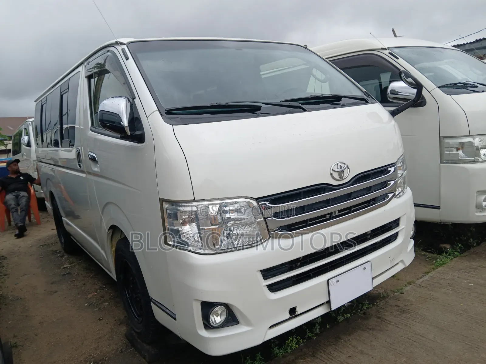 Toyota HiAce 2012 White