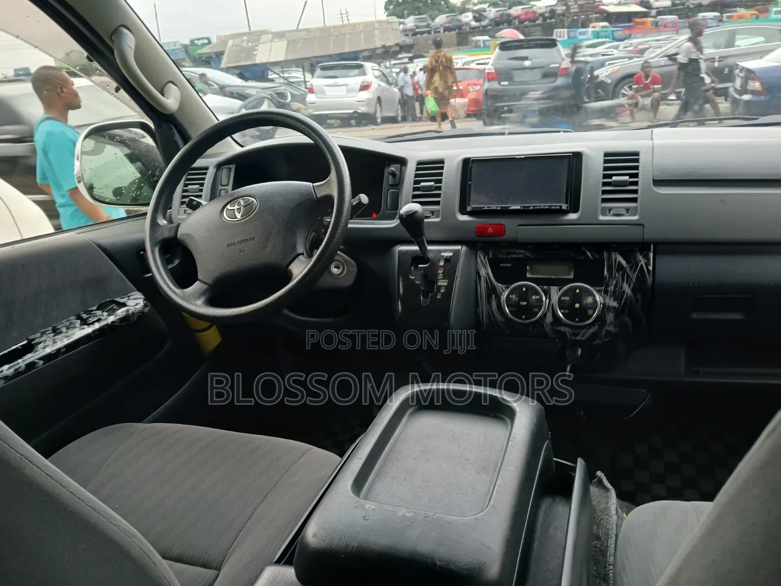 Toyota HiAce 2012 White