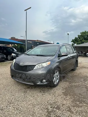 Toyota Sienna LE 8-Passenger 4dr Minivan (3.5L 6cyl 6A) 2014 Gray
