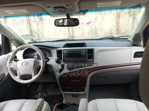 Toyota Sienna 2011 Gray