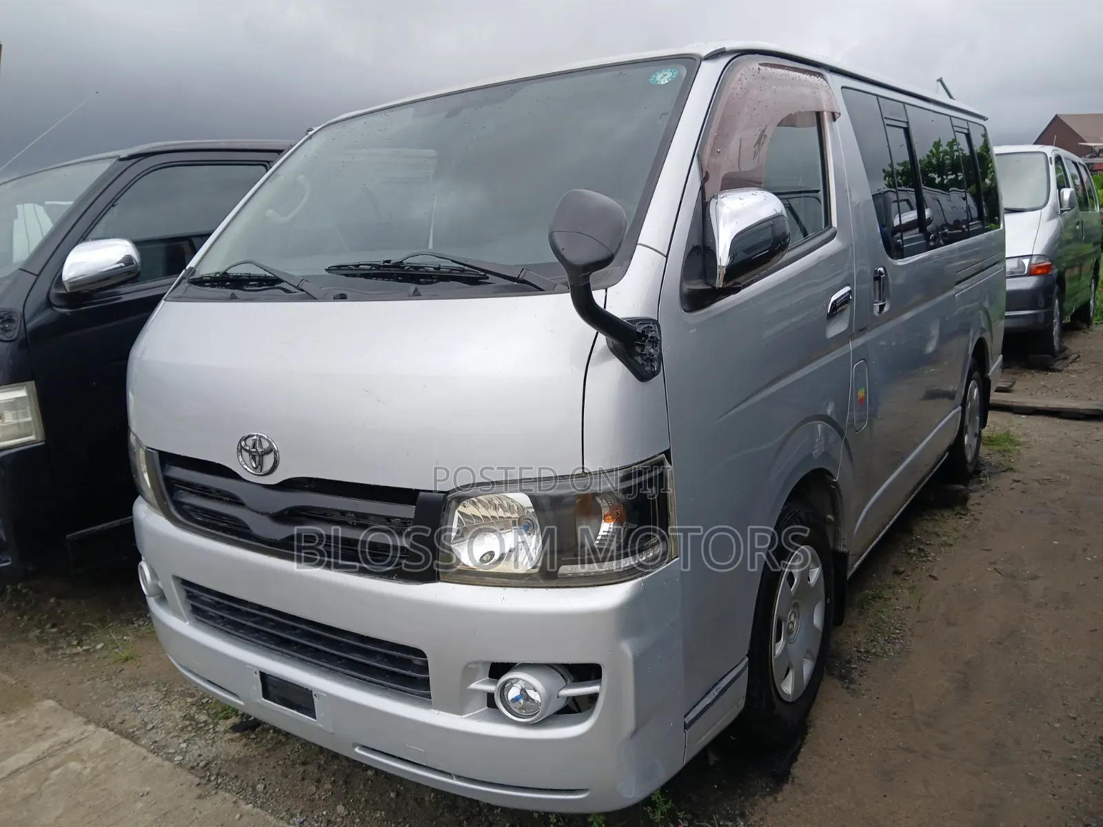 Toyota HiAce 2012 Silver