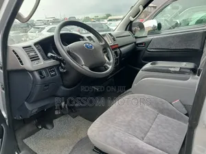 Toyota HiAce 2012 Silver