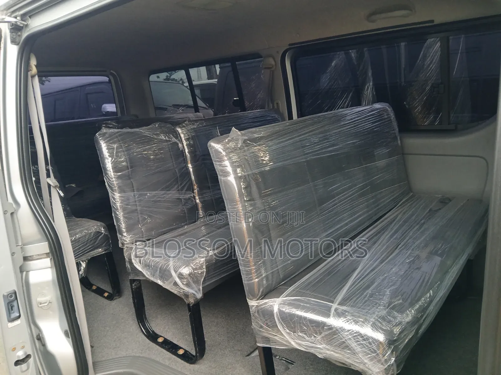 Toyota HiAce 2012 Silver