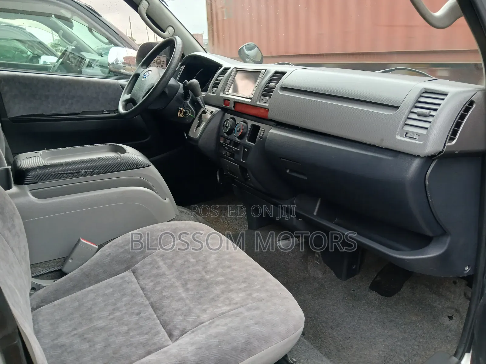 Toyota HiAce 2012 Silver