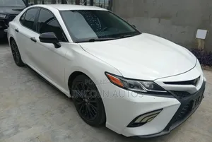 Toyota Camry SE Nightshade 2021 Off white