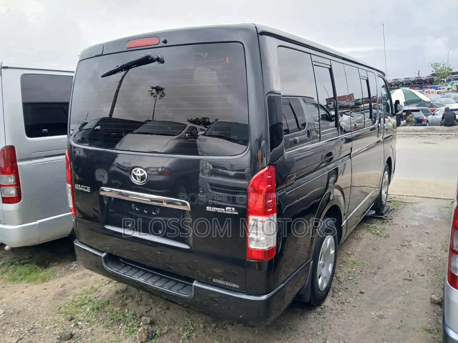 Toyota HiAce 2013 Black