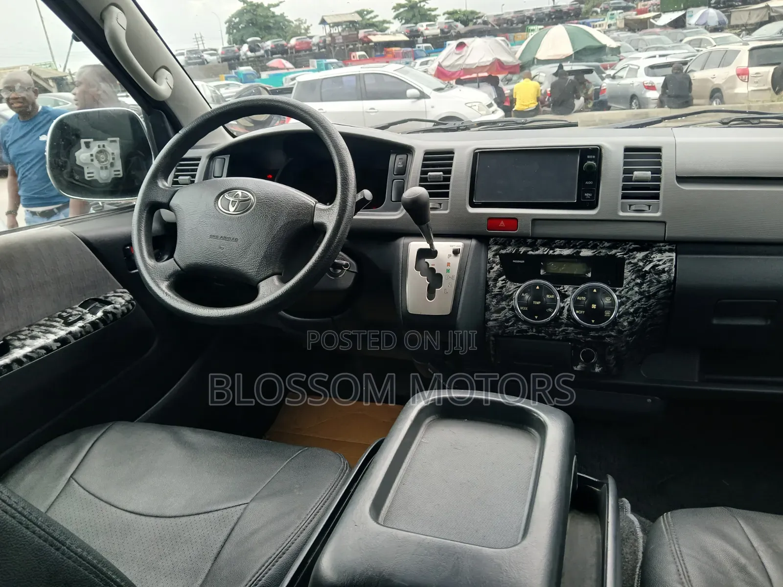 Toyota HiAce 2013 Black