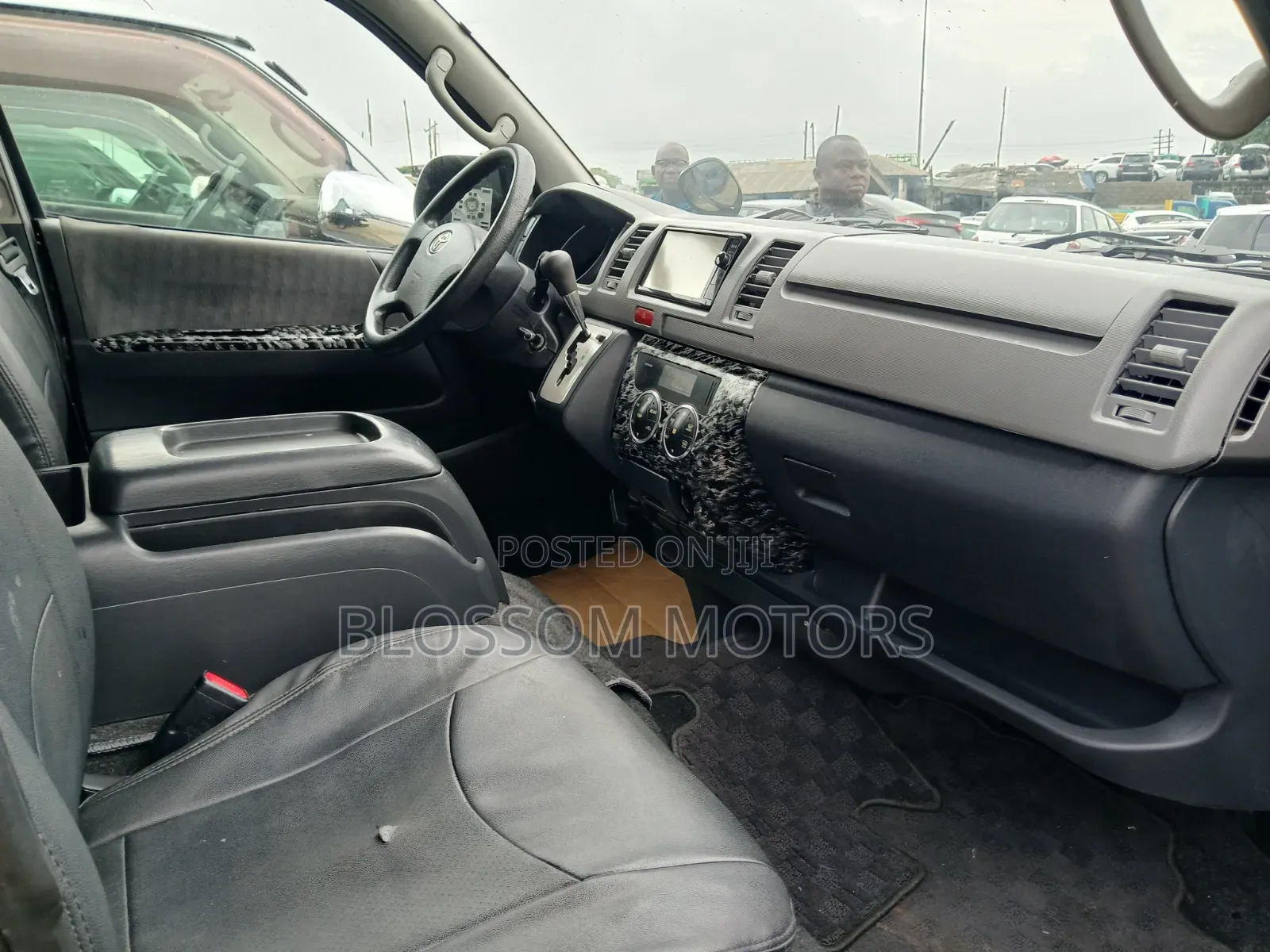 Toyota HiAce 2013 Black