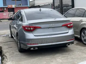 Hyundai Sonata SE 4dr Sedan (2.4L 4cyl 6A) 2015 Gray