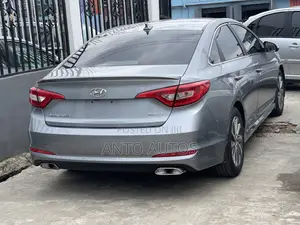 Hyundai Sonata SE 4dr Sedan (2.4L 4cyl 6A) 2015 Gray