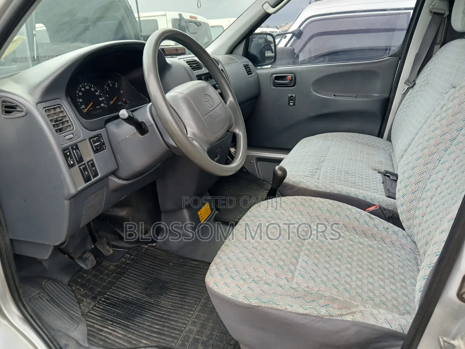 Toyota HiAce 2004 Silver