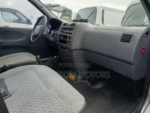 Toyota HiAce 2004 Silver