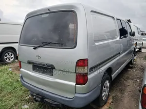 Toyota HiAce 2004 Silver