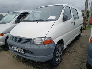 Toyota HiAce 2004 White