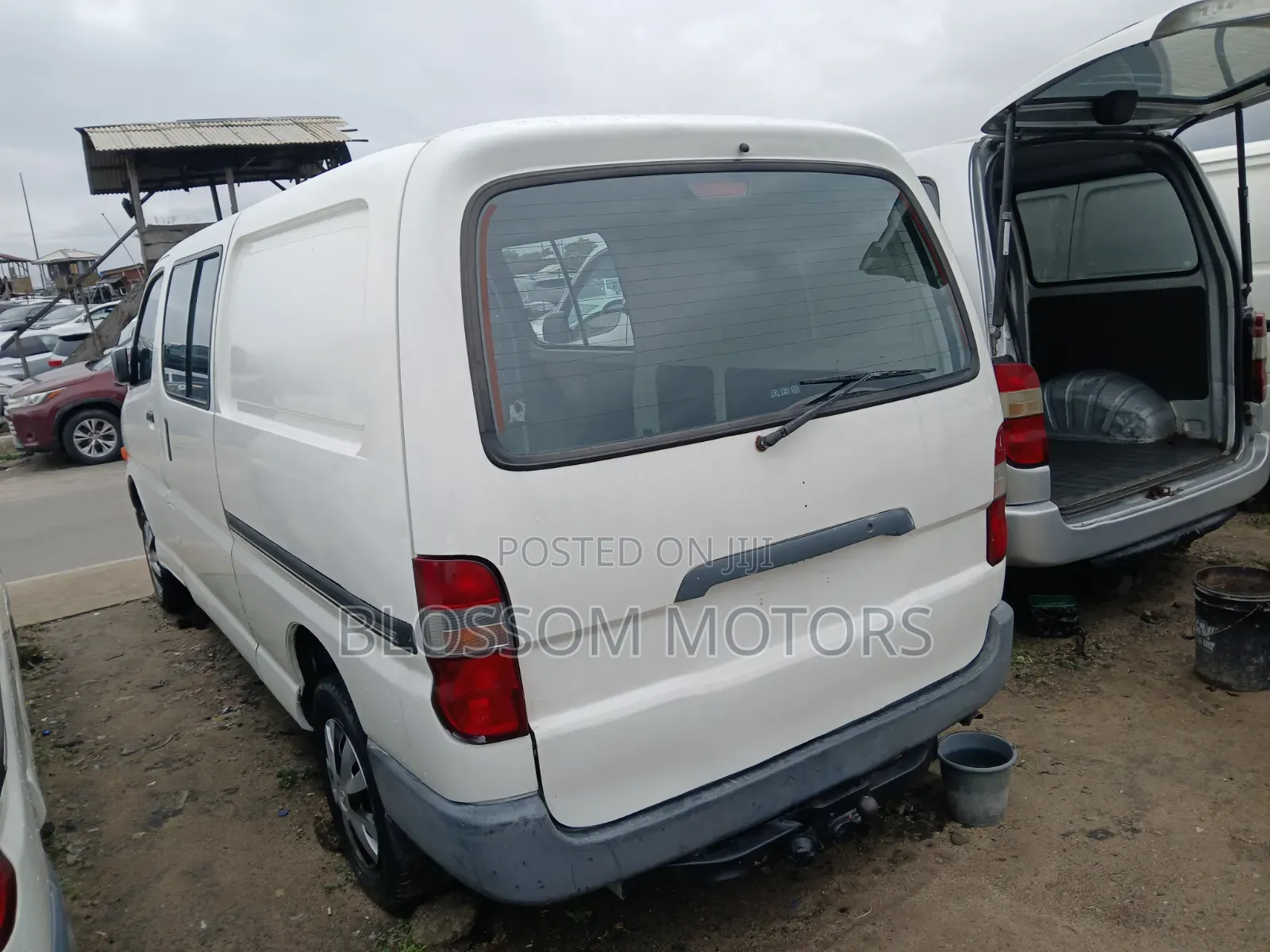 Toyota HiAce 2004 White