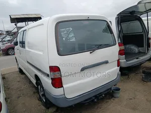 Toyota HiAce 2004 White