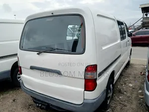 Toyota HiAce 2004 White