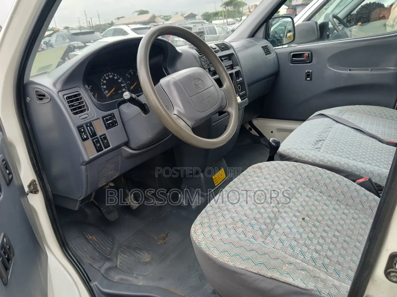 Toyota HiAce 2004 White