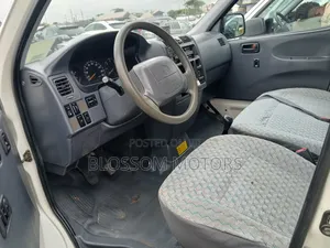 Toyota HiAce 2004 White