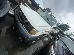 Toyota Hilux 1999 White