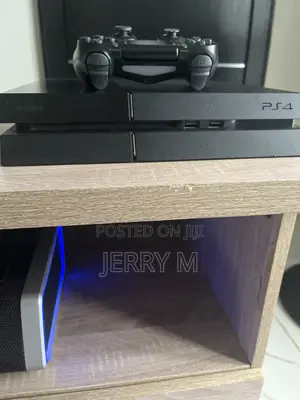 Ps4 Plus Pad and 7 Games