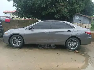 Toyota Camry SE 4dr Sedan (2.5L 4cyl 6A) 2016 Gray