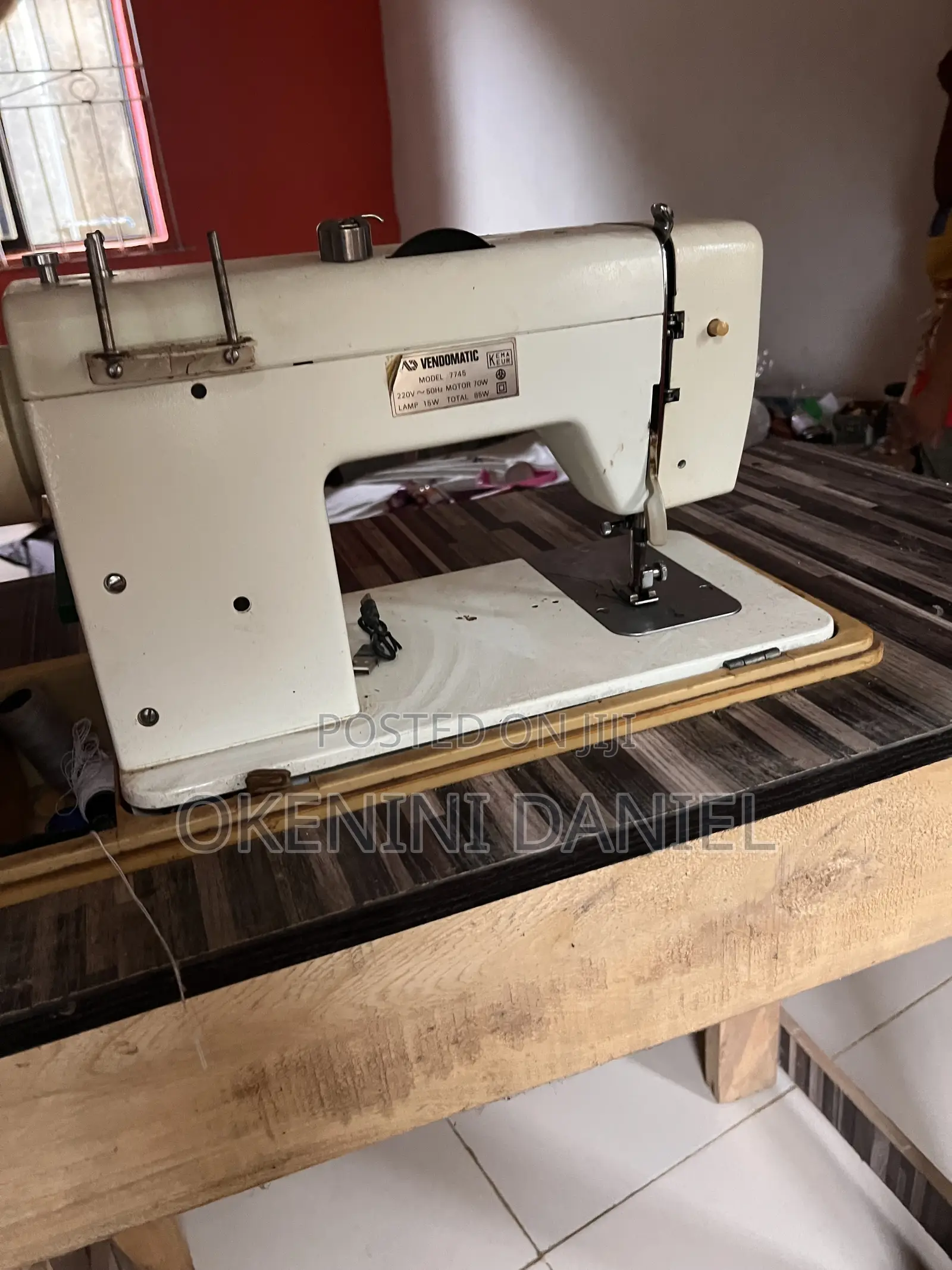 Vintage Multi-Function Sewing Machine – Fully Functional