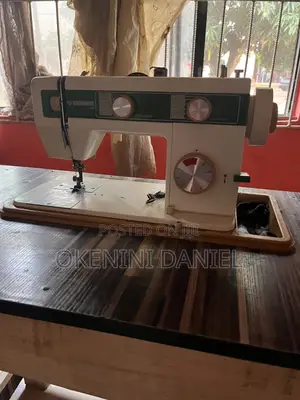 Vintage Multi-Function Sewing Machine – Fully Functional