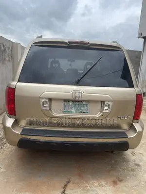 Honda Pilot 2004 Gold