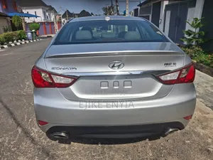 Hyundai Sonata SE 4dr Sedan (2.4L 4cyl 6A) 2014 Silver